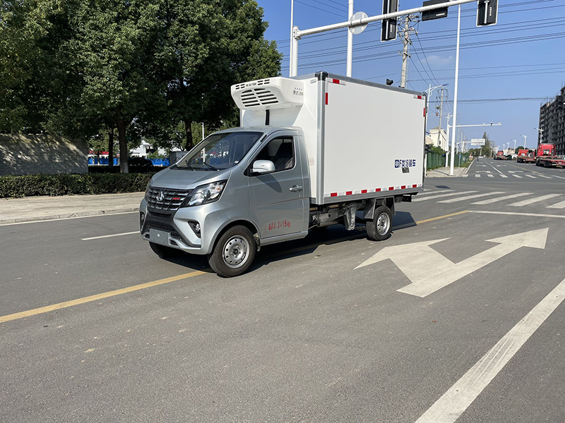 长安新星卡后单轮冷藏车